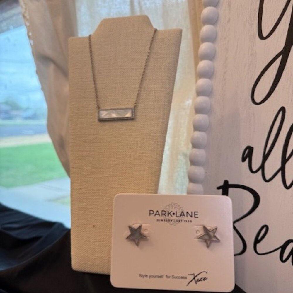 Sparkle Box Set 17- Modern Star Studs & Mother-of-Pearl Bar Necklace